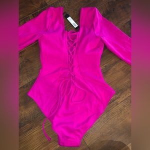 TA3 squarey New with tags! Mint condition sold out online!